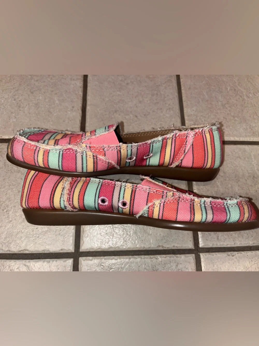 AEROSOLES lightweight canvas